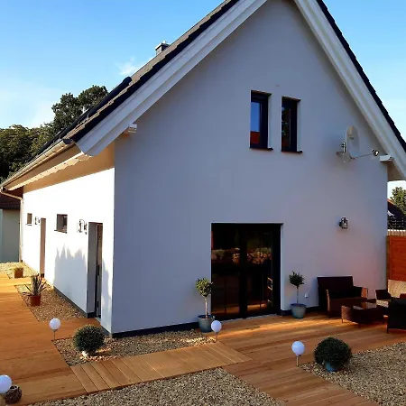 Britta Kietzmann Daire *